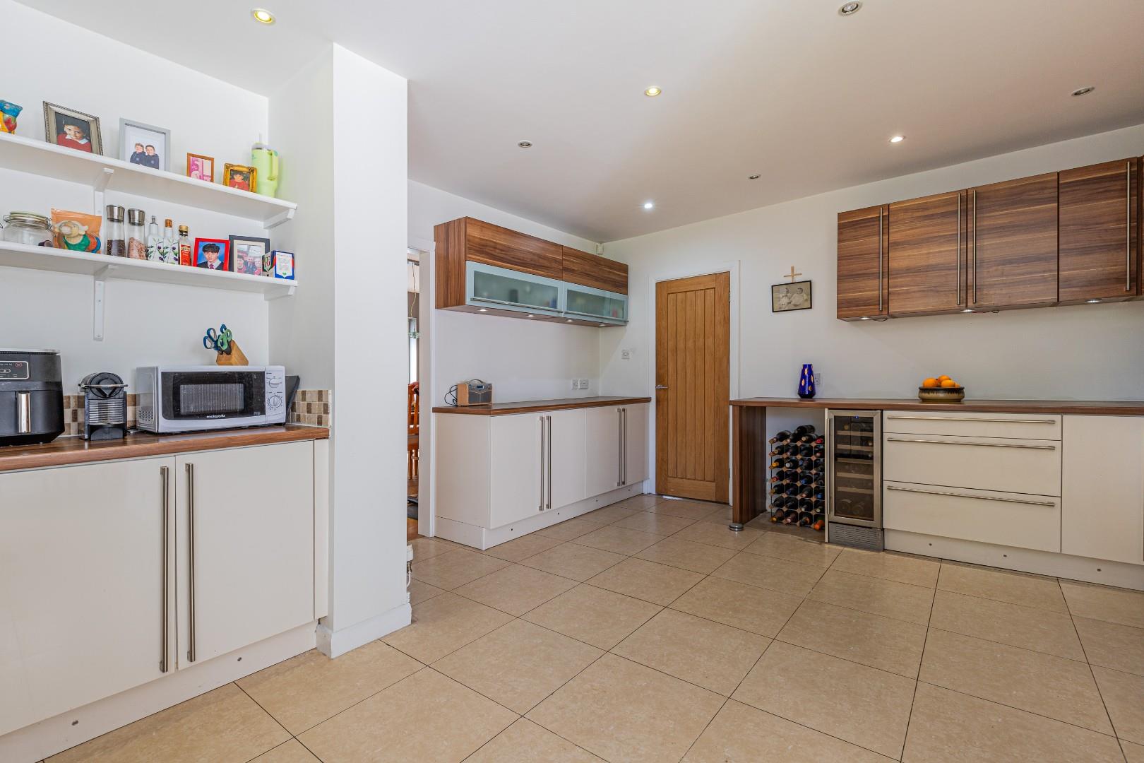 HOLLY GROVE, LISVANE, CARDIFF Jeffrey Ross Estate Agents